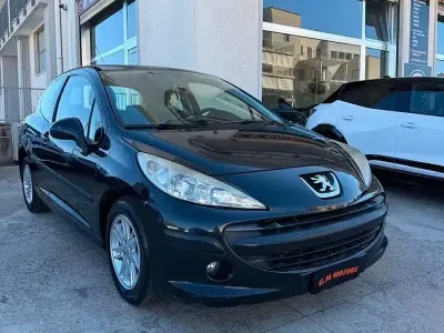 Usata Peugeot 207 68 CV (50 kW) 2007 Nero Berlina