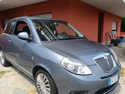 Usata Lancia Ypsilon 77 CV (56 kW) 2012 Utilitaria