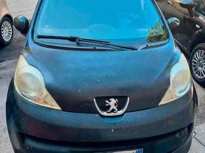 Usata Peugeot 107 68 CV (50 kW) 2006 Grigio Utilitaria
