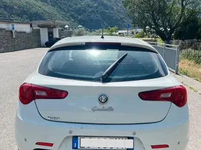 Usata Alfa Romeo Giulietta 105 CV (77 kW) 2011 Bianco Utilitaria