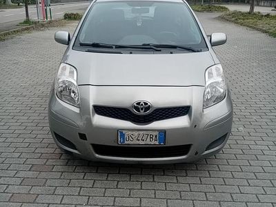 Usata Toyota Yaris 87 CV (63 kW) 2008 Grigio Utilitaria