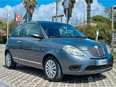 Usata Lancia Ypsilon 90 CV (66 kW) 2007 Grigio Utilitaria