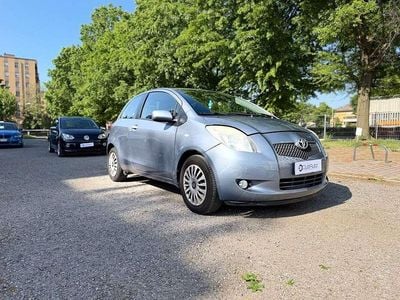 Usata Toyota Yaris Sol 101 CV (74 kW) 2010 Grigio Utilitaria