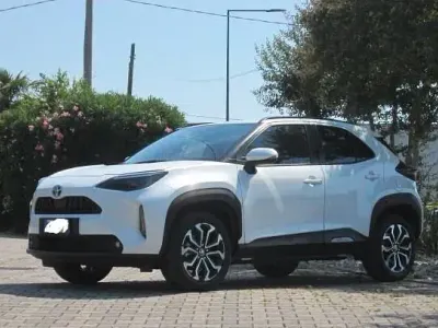 Usata Toyota Yaris Hybrid Trend 92 CV (67 kW) 2025 Bianco Station wagon