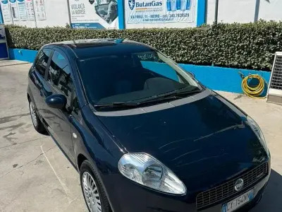 Usata Fiat Grande Punto 75 CV (55 kW) 2006 Bluazzurro Utilitaria