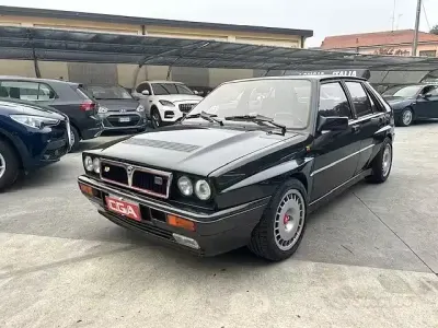 Usado Lancia Delta 196 CV (144 kW) 1992 Negro Utilitario