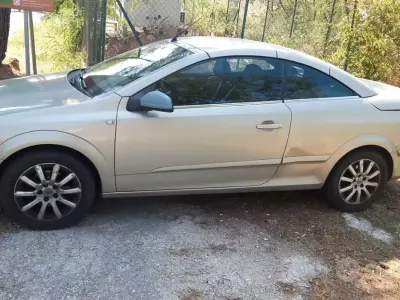 Usata Opel Astra 105 CV (77 kW) 2006 Giallo Cabrio