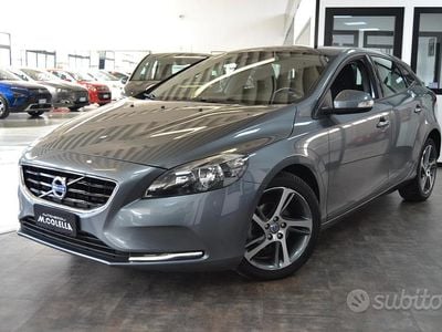 Usata Volvo V40 Momentum 115 CV (84 kW) 2014 Grigio Berlina