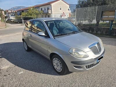 Begagnad Lancia Ypsilon 70 HK (51 kW) 2006 Guld Halvkombi