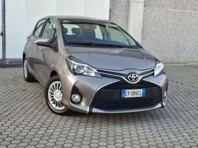 Usata Toyota Yaris Active 69 CV (50 kW) 2015 Bronzo Utilitaria