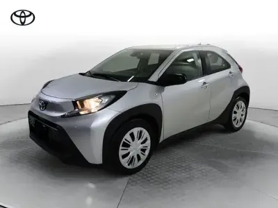 Begagnad Toyota Aygo X Active 72 HK (52 kW) 2022 Grå SUV