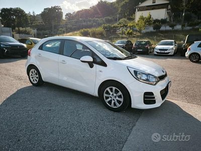 Usata Kia Rio Active 85 CV (62 kW) 2016 Bianco Berlina