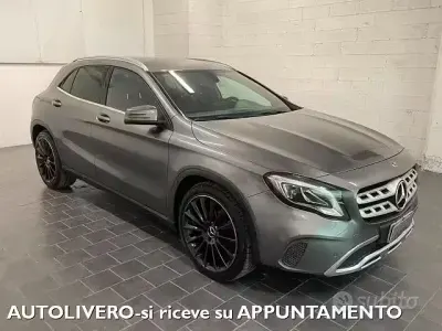 Usata Mercedes GLA180 122 CV (89 kW) 2017 Grigio SUV