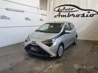 Usata Toyota Aygo X-play 72 CV (52 kW) 2019 Grigio Utilitaria