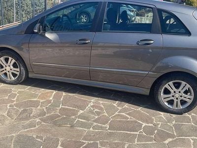 Usata Mercedes B200 Premium 140 CV (102 kW) 2010 Grigio Monovolume