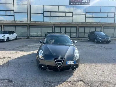Usata Alfa Romeo Giulietta Progression 105 CV (77 kW) 2013 Grigio Utilitaria