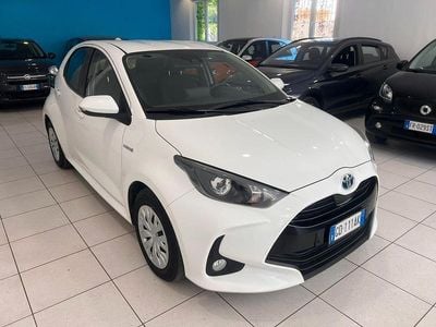 Begagnad Toyota Yaris Hybrid Business Edition 92 HK (67 kW) 2020 Vit Sedan