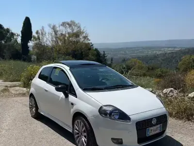 Usata Fiat Grande Punto Sport 90 CV (66 kW) 2008 Bianco Utilitaria