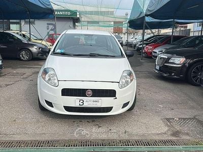 Bianco Usata 2011 Fiat Grande Punto S Utilitaria | 3900 € (Buon prezzo)