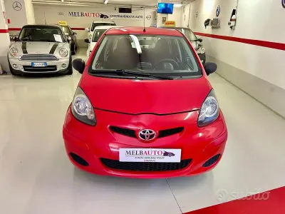 Usata Toyota Aygo Connect Style 68 CV (50 kW) 2011 Rosso Utilitaria