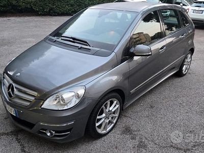 Usata Mercedes B180 108 CV (79 kW) 2008 Grigio Monovolume