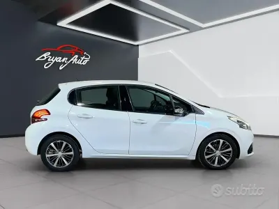 Usata Peugeot 208 Allure 75 CV (55 kW) 2018 Bianco Utilitaria