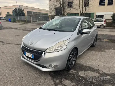 Usata Peugeot 208 95 CV (69 kW) 2014 Grigio Utilitaria