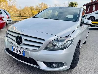 Usata Mercedes B180 Premium 122 CV (89 kW) 2014 Grigio Monovolume