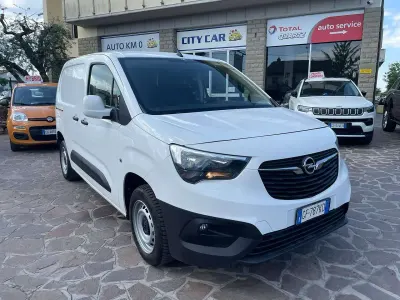 Usata Opel Combo Edition 101 CV (74 kW) 2021 Bianco Monovolume