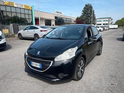 Usata Peugeot 208 Active 68 CV (50 kW) 2012 Nero Utilitaria