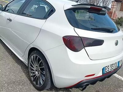 Usata Alfa Romeo Giulietta Veloce 105 CV (77 kW) 2013 Bianco Utilitaria