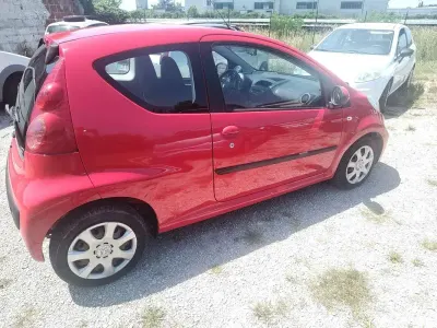 Usata Peugeot 107 Access 68 CV (50 kW) 2010 Utilitaria