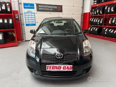 Usata Toyota Yaris 69 CV (50 kW) 2006 Nero Berlina