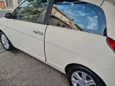 Usata Lancia Ypsilon 70 CV (51 kW) 2004 Giallo Utilitaria