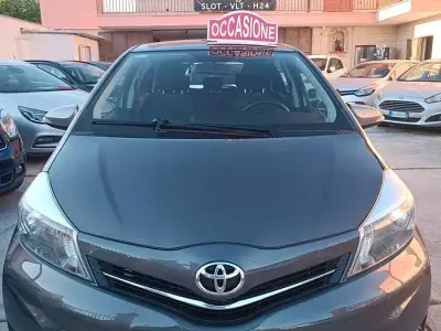 Usata Toyota Yaris 69 CV (50 kW) 2013 Grigio Utilitaria