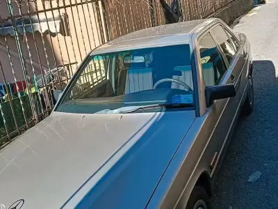 Usata Mercedes 190 122 CV (89 kW) 1985 Berlina