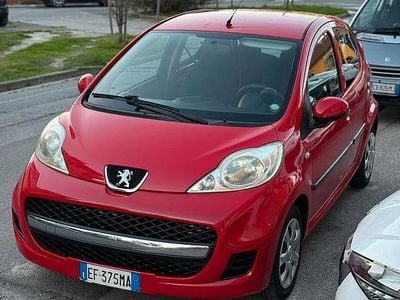 Rosso Usata 2011 Peugeot 107 Utilitaria | 3500 € (Buon prezzo)
