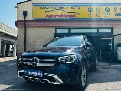 Usata Mercedes GLC300 Business 194 CV (142 kW) 2022 Blu/azzurro SUV