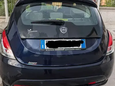 Usata Lancia Ypsilon 69 CV (50 kW) 2015 Bluazzurro Utilitaria