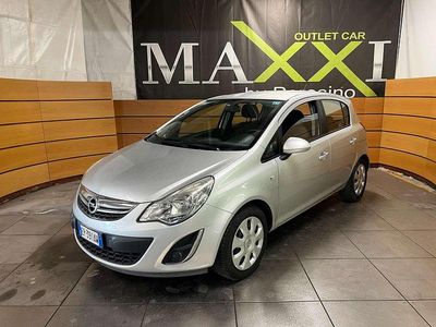 Usata Opel Corsa 75 CV (55 kW) 2013 Argento Utilitaria