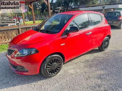 Usata Lancia Ypsilon Silver 69 CV (50 kW) 2023 Rosso Utilitaria