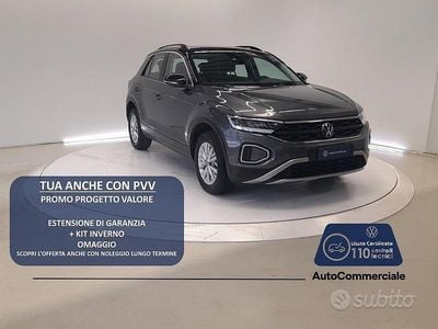 Grigio scuro Usata 2024 VW T-Roc Life SUV | 25.450 € (Buon prezzo)