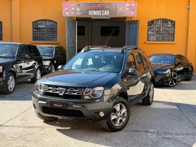 Usata Dacia Duster Lauréate 110 CV (80 kW) 2016 Grigio SUV