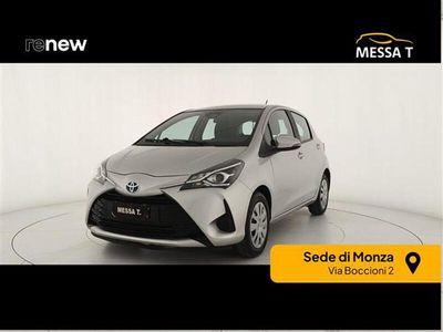 Usata Toyota Yaris Hybrid Cool 73 CV (53 kW) 2018 Grigio chiaro Berlina