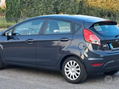 Gebraucht Ford Fiesta 70 PS (51 kW) 2012 Grau Kleinwagen