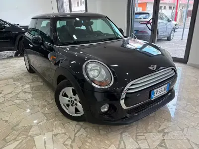 Usata Mini Cooper D 116 CV (85 kW) 2014 Nero Utilitaria