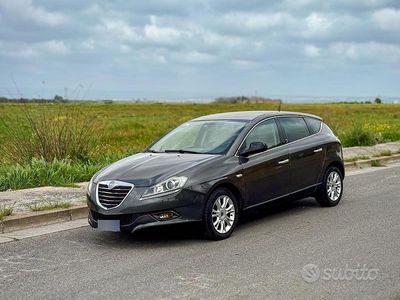 Usata Lancia Delta 120 CV (88 kW) 2012 Grigio Utilitaria