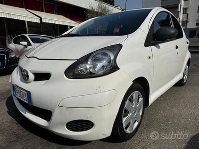 Usata Toyota Aygo 68 CV (50 kW) 2011 Bianco Utilitaria