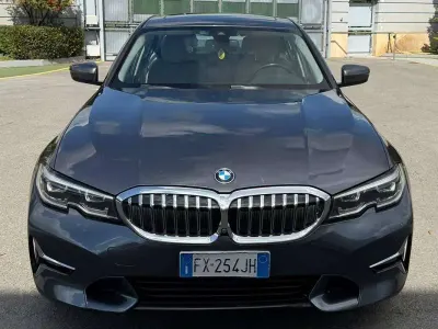 Usata BMW 320 Luxury Line 190 CV (139 kW) 2019 Grigio Berlina