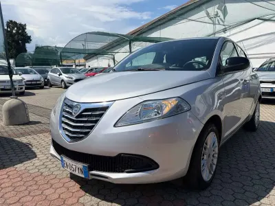Usata Lancia Ypsilon Silver 95 CV (69 kW) 2012 Argento Utilitaria